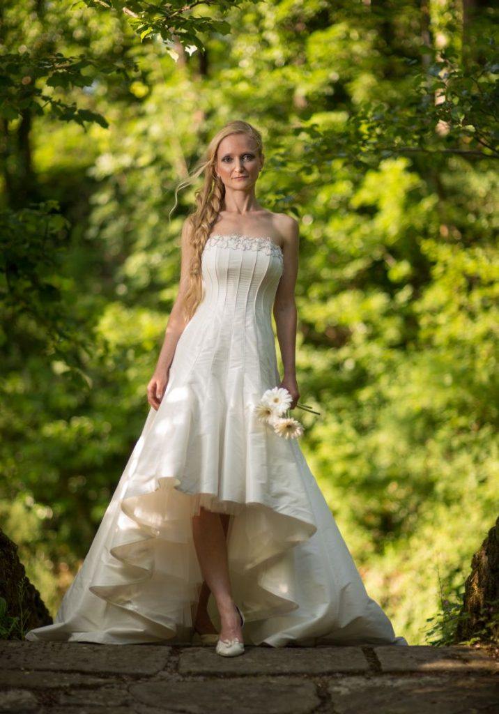 abito da sposa corto davanti
